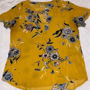 Old navy short sleeve shirt